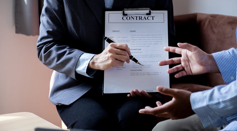 The real estate agent explains the business contract, rent, purc